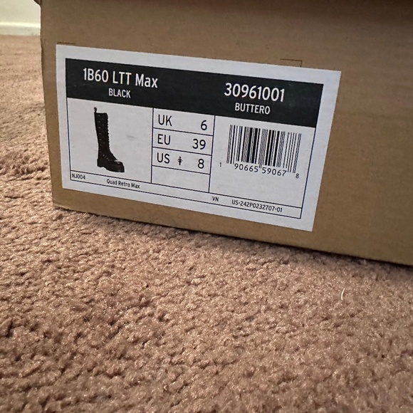Dr Martens lace up - Picture 1 of 3